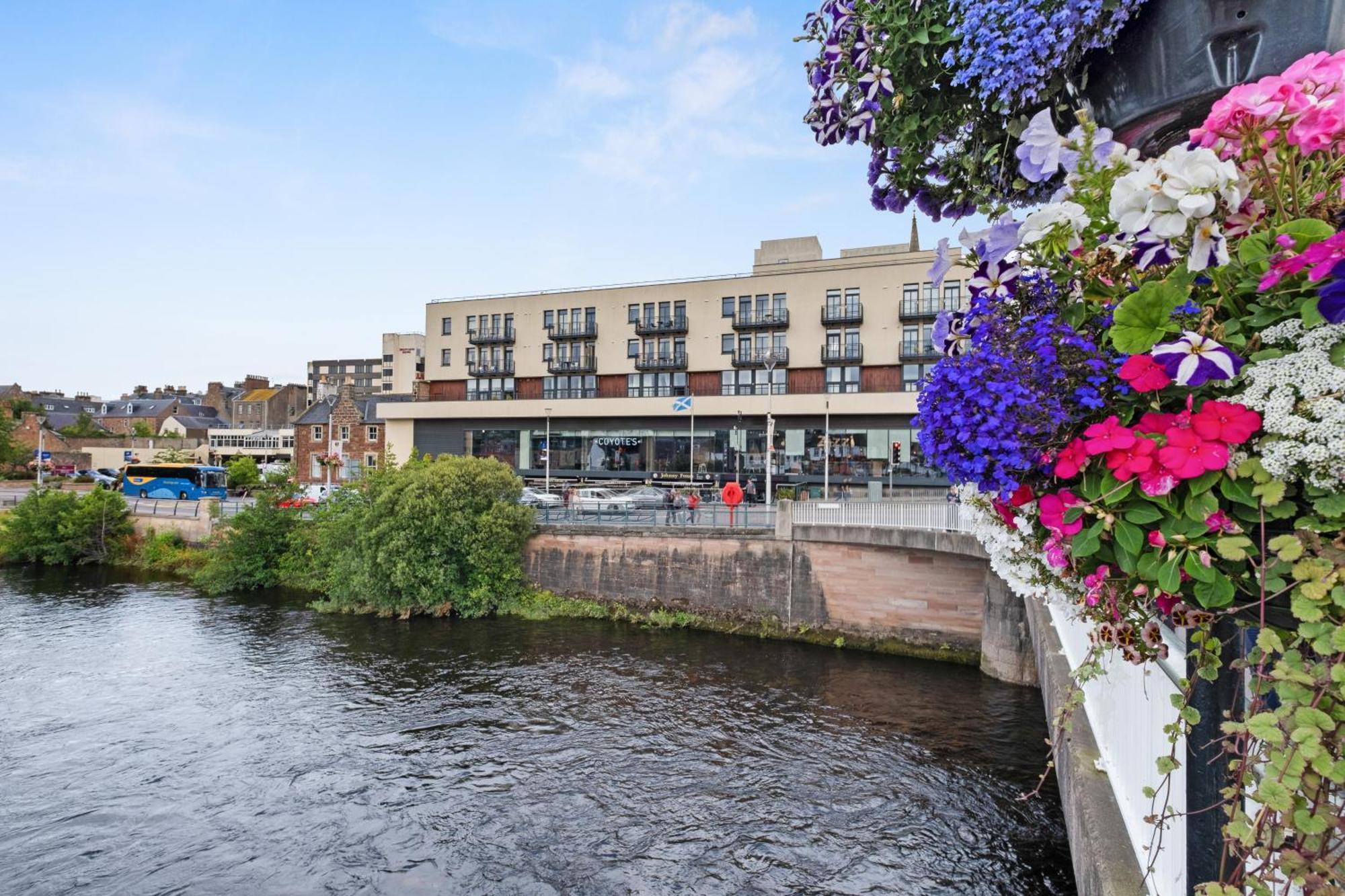 By The Bridge By Toppo Inverness Bagian luar foto